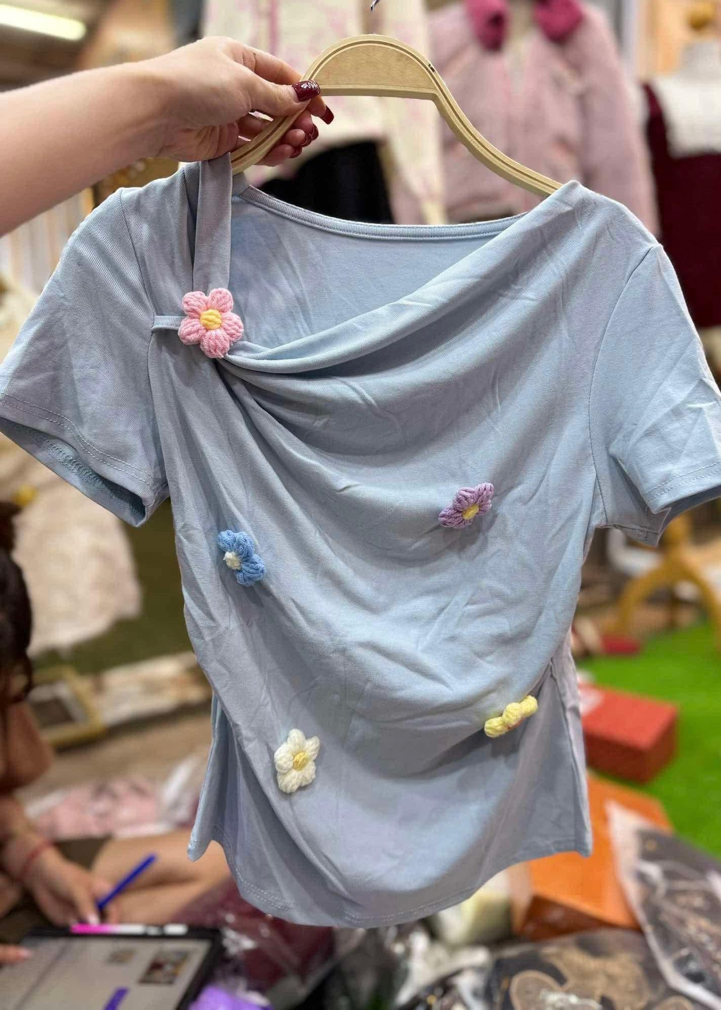 Body fit Top with colorful 3D Flowers