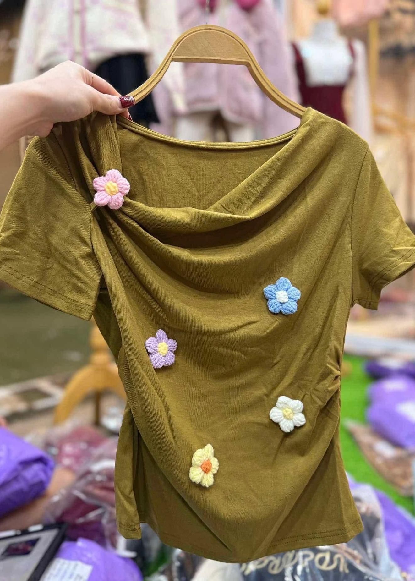 Body fit Top with colorful 3D Flowers