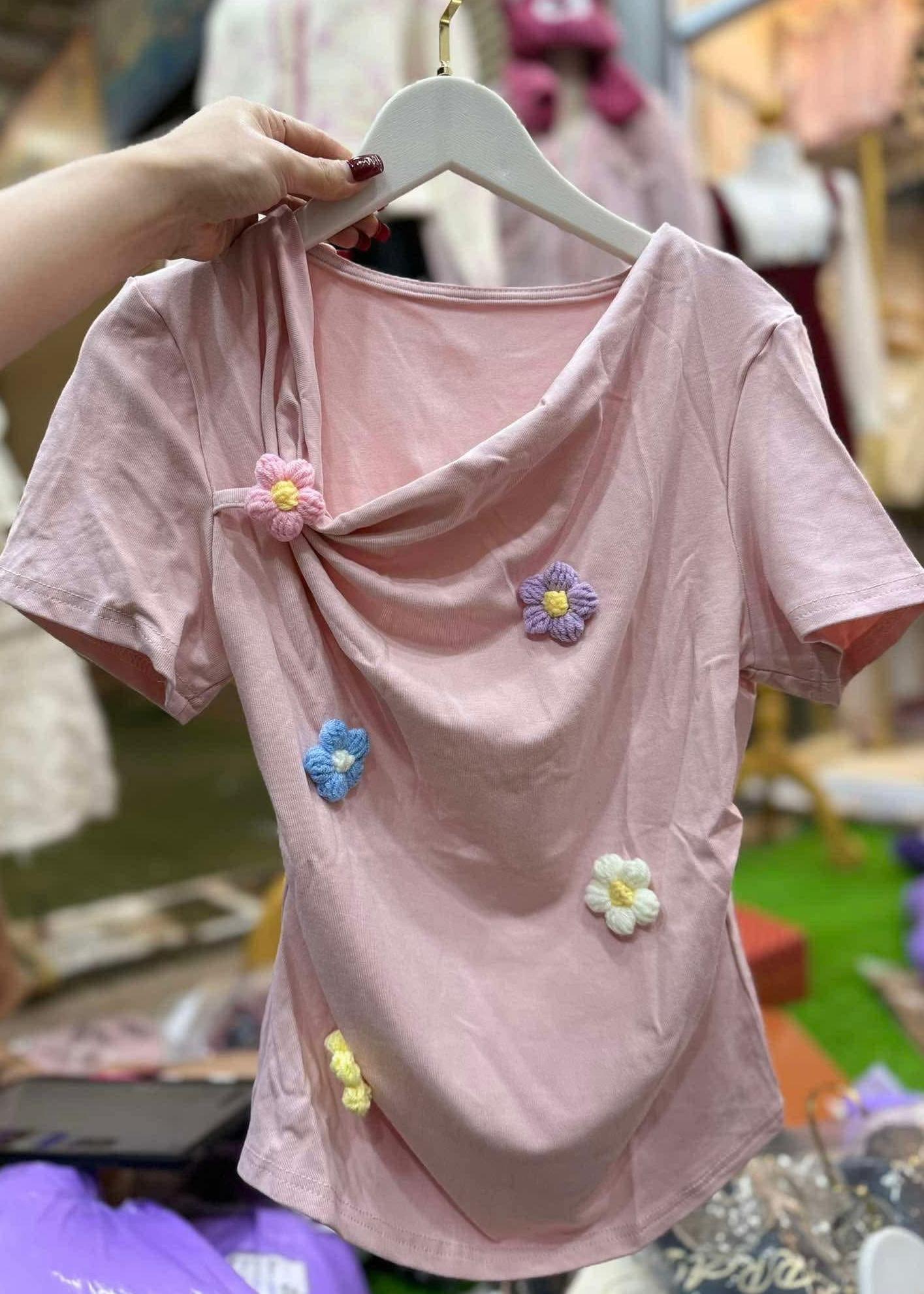Body fit Top with colorful 3D Flowers