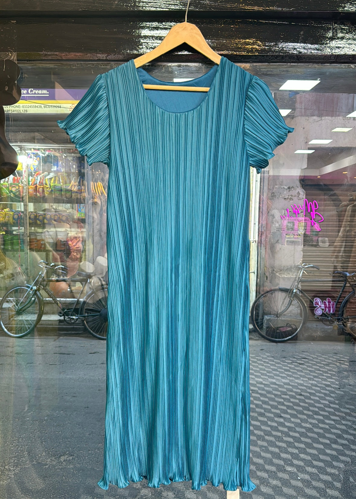 Plain Pleated Midi Dress