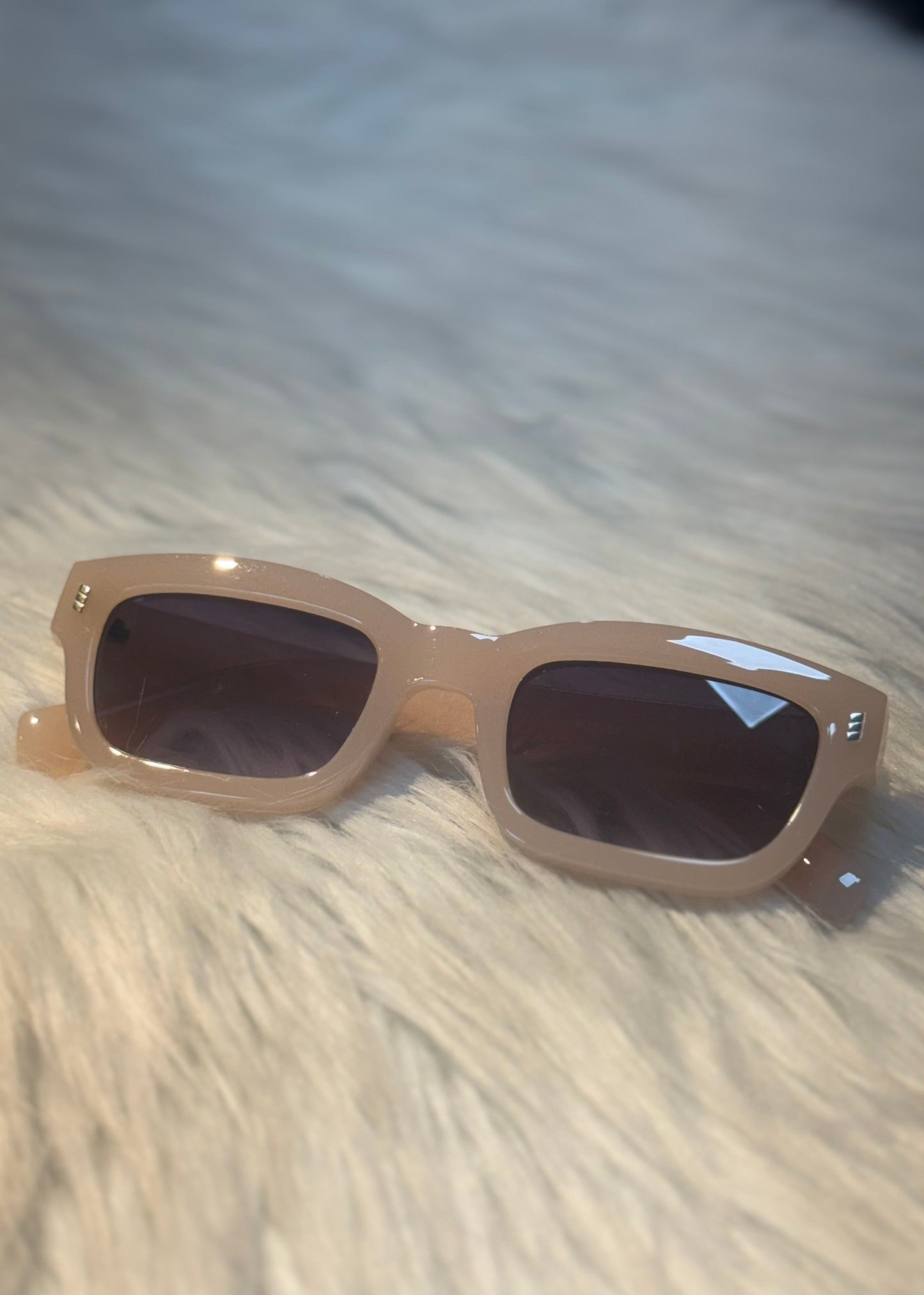 Cool Nude Color Sunglass