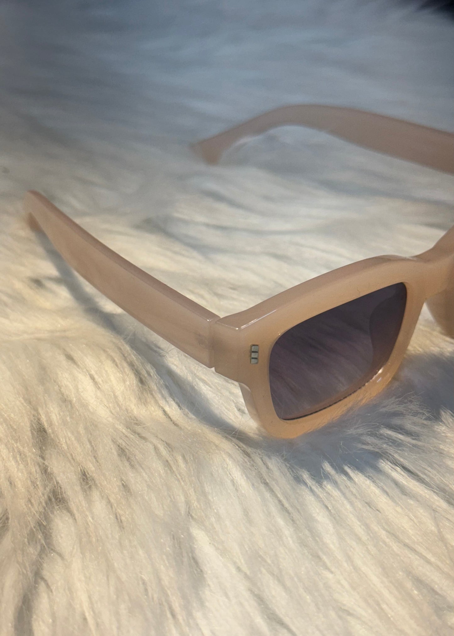 Cool Nude Color Sunglass