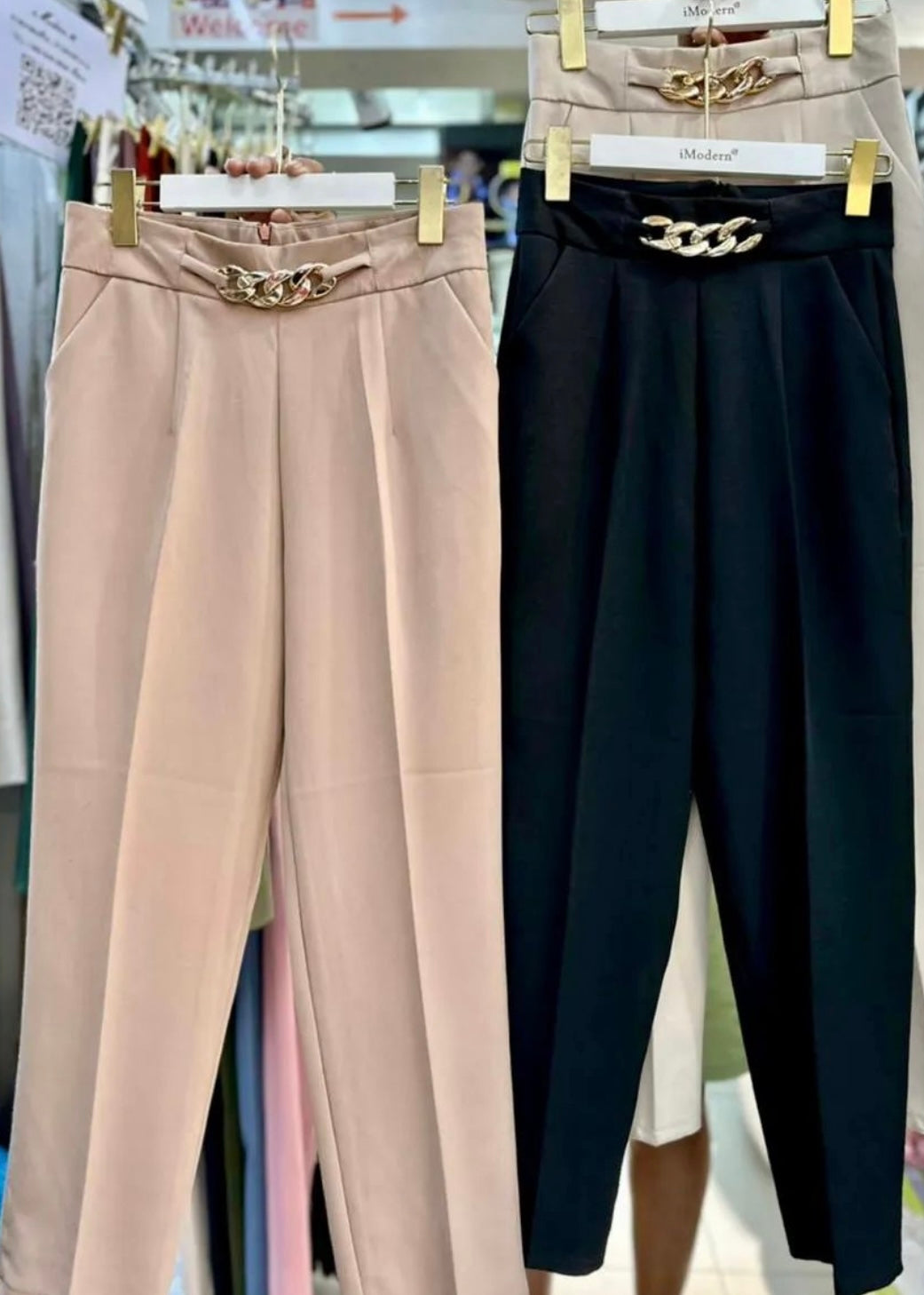 Straight pant with Chain belt